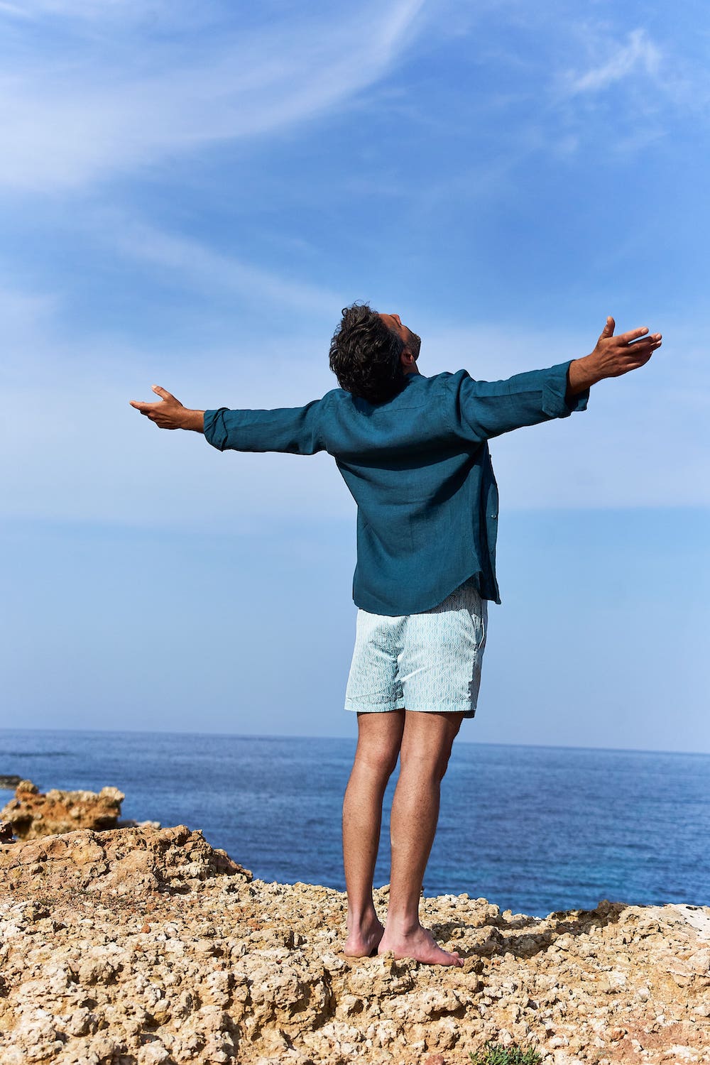 Chemise en lin en bleue pétrole