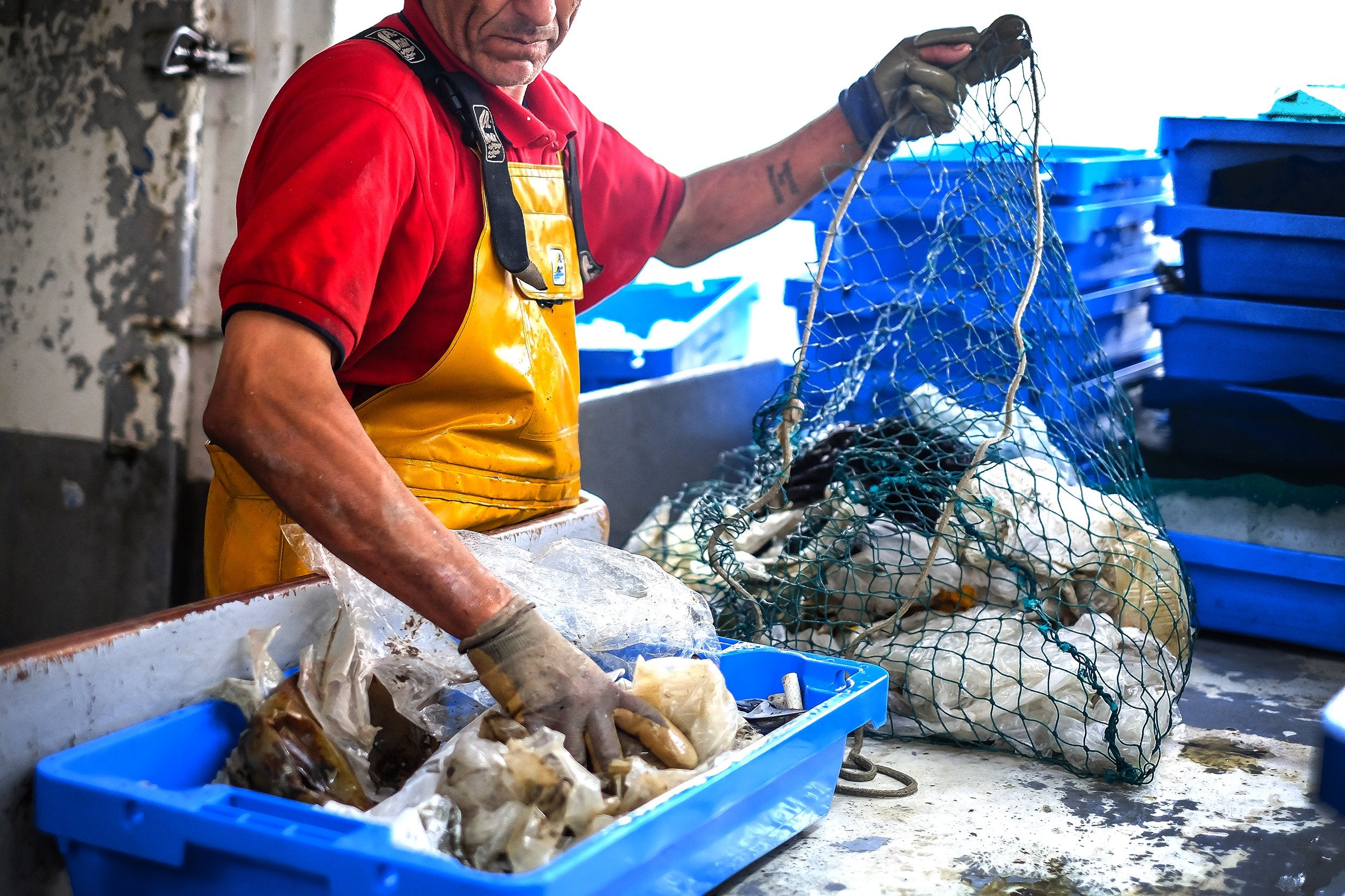 pêcheur mer océan plastique